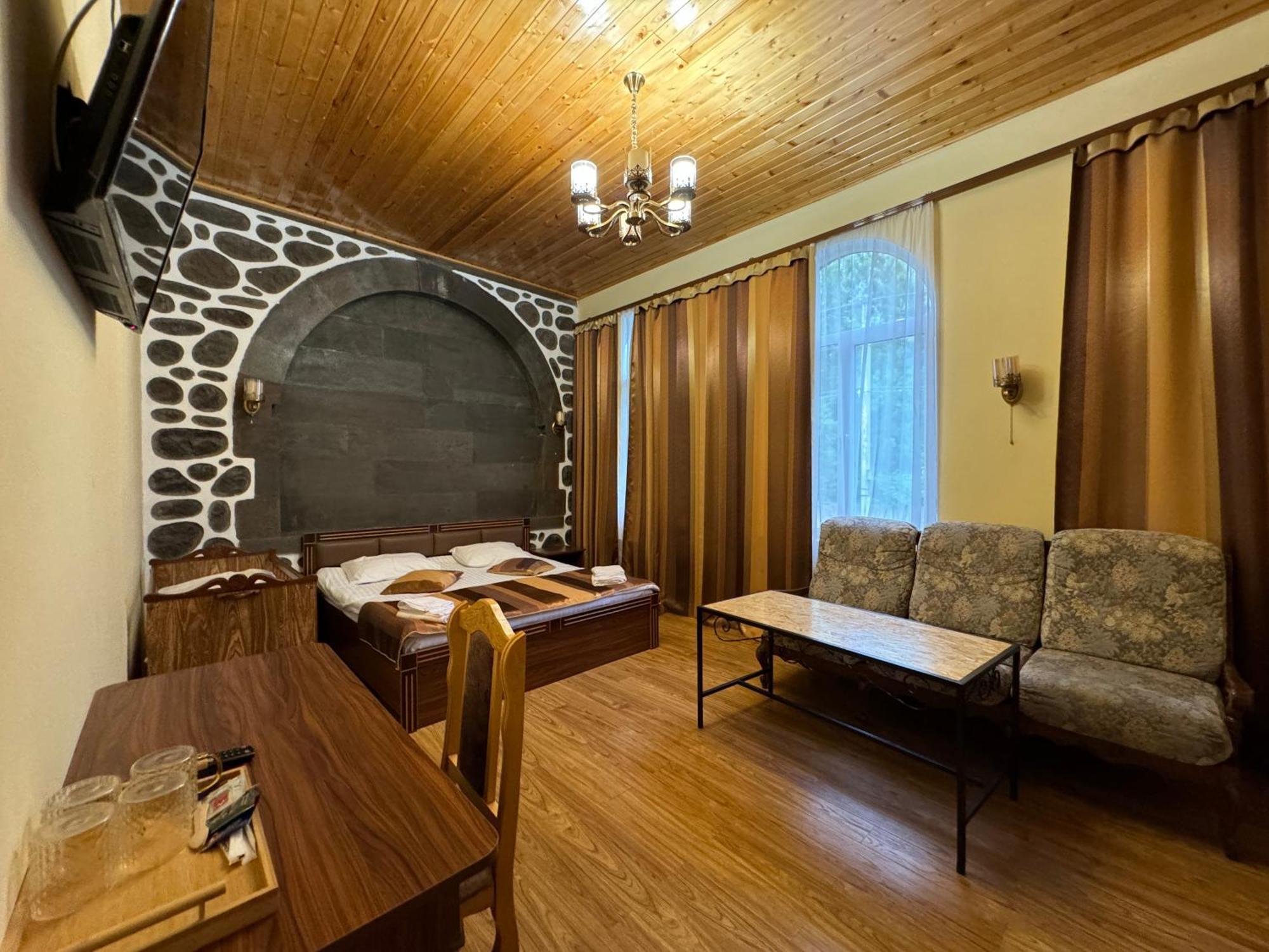 Kirch Hotel & Restaurant Горис Экстерьер фото